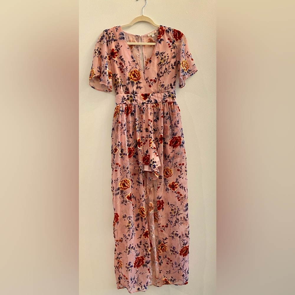 Beautiful Romper/dress. Size Small. Mauve/floral